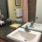 9B EKAHI VILLAGE-STUDIO BATH, GARDEN VIEW - 1 MINUTE STROLL to BEACH!