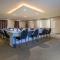 Three Oaks and an Aloe Boutique Hotel