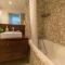 Charming Apartment with Balcony & Pool - Lisabon