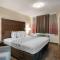 Downtown Hollywood Gardens Inn & Suites