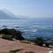 The Sun,Whales and Waves seafront apartment - Hermanus