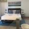 Luminous, street view studio, excellent location - Beausoleil