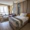 Shimall Hotel