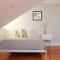 Downtown Beacon Hill, Convenient, Comfy Studio #14