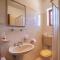 Rooms with a parking space Cres - 2512