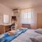 Rooms with a parking space Cres - 2512