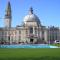 Stunning Spacious City Apartment with free parking