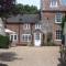 Stunning 3 bedroom 3 bath self catering cottage nr Stonehenge, Longleat, Avebury and Bath
