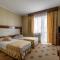 Status Hotel