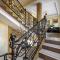Status Hotel