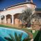 Villa Costa.
