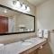 Castle Rock Inn & Suites - Quinter