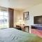 Castle Rock Inn & Suites - Quinter - Quinter