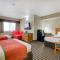 Westbridge Inn & Suites - Clinton