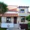 Villa Bella Loukisia - Beachfront 5-Bedroom Villa for 10 Guests