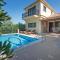 Foto: Holiday Home Deluxe Villa With Private Pool 2/13