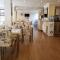 Hotel Crowded House