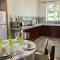 Cardamon Villa is a 2 bedroom with 1 bathroom and seperate toilet detached house with AC and swimming pool , 5 minutes walk from Flic en Flac public beach - Flic-en-Flac