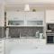Superb 2-BDR Luxury Apt with POOL in Villa Mare by Flat Mаnager - 瓦尔纳