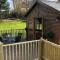Cosy dog friendly lodge with an outdoor bath on the Isle of Wight