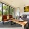 Modern chalet next to the forest - 马尔克洛