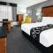 La Quinta Inn & Suites by Wyndham San Antonio Riverwalk