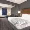 La Quinta Inn & Suites by Wyndham Mercedes Outlet Mall