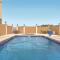 La Quinta Inn & Suites by Wyndham Mercedes Outlet Mall