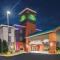 La Quinta Inn & Suites by Wyndham Louisville East