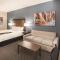 La Quinta Inn & Suites by Wyndham Chicago Downtown