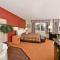 Clackamas Inn and Suites - كلاكمس