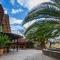 Etusis Lodge
