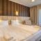 Hotel White