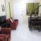 Hillview Apt w/ Pool Access - Free Wifi