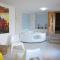 Exceptional Large Villa, FREE HEATED Pool 1 NOV - 15 JAN, Privacy,Prime Location