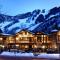 Innsbruck Aspen Deluxe Two-Bedroom Suite 1 w/ Hot tub, Centrally located