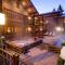 Innsbruck Aspen Deluxe Two-Bedroom Suite 1 w/ Hot tub, Centrally located