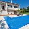 Apartment with private pool and large garden - Nova Vas