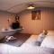 Pen-Rhos luxury glamping "Cuckoo's Nest" - 兰德林多德威尔斯