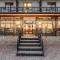 Status Hotel
