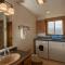 Alpine Recharge by KABINO Huge Views Hot tub Garage PS3 WiFi Loft