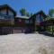 Alpine Recharge by KABINO Huge Views Hot tub Garage PS3 WiFi Loft