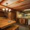 Grey Wolf Retreat by KABINO Sleeps 20 Commercial Kitchen Fire Pit WiFi Bunk Beds