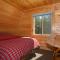 Grey Wolf Retreat by KABINO Sleeps 20 Commercial Kitchen Fire Pit WiFi Bunk Beds