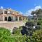 Amazing Luxury Villa, In Paphos, Extremely Large Pool. Jacuzzi, Gym, Games Room - 阿尔加卡