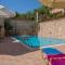 Foto: 2 similar houses with shared pool. 18/20