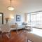 Foto: Furnished modern 2 bed 2 bath condo in fabulous location 5/20