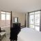 Foto: Furnished modern 2 bed 2 bath condo in fabulous location 8/20