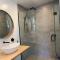 Lakefront Luxury In Old Cromwell **New 3BR Home**