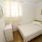Apartments by the sea Promajna, Makarska - 17160